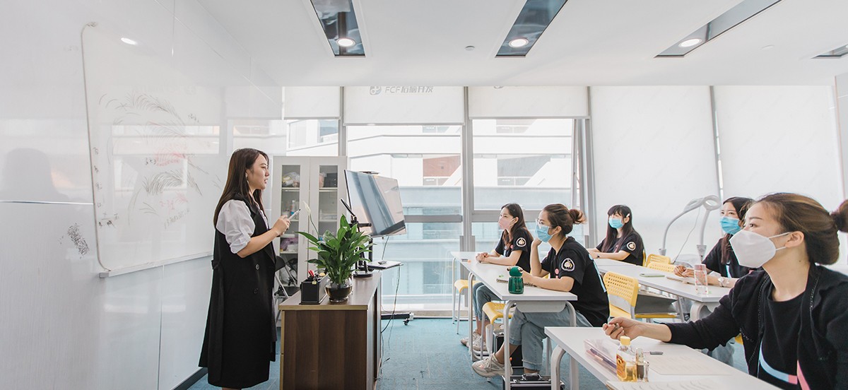 成都化妆培训机构哪家比较好？