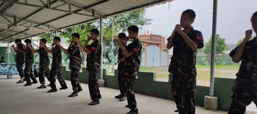 正规戒网瘾学校-叛逆孩子管教-全封闭军事化特训学校-心阳教育基地