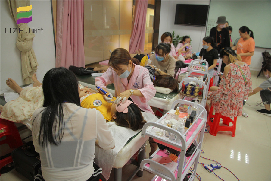 1641354777085027892.jpg 纹绣课堂实操.jpg