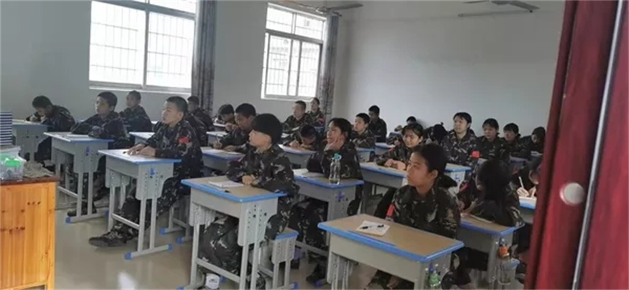 正苗叛逆期全封闭军事化特训学校
