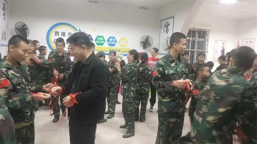 正苗叛逆期全封闭军事化特训学校