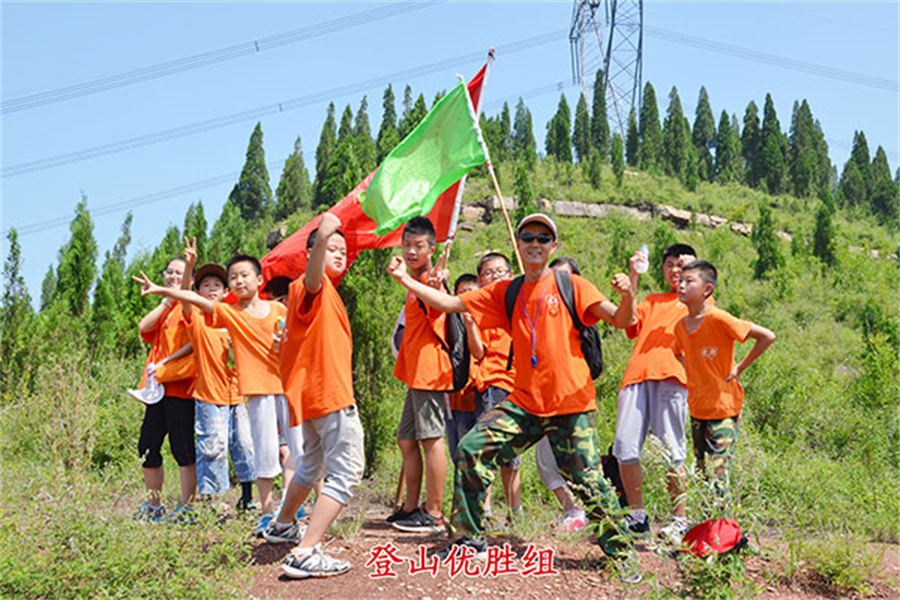 叛逆少年戒网瘾军事化特训学校