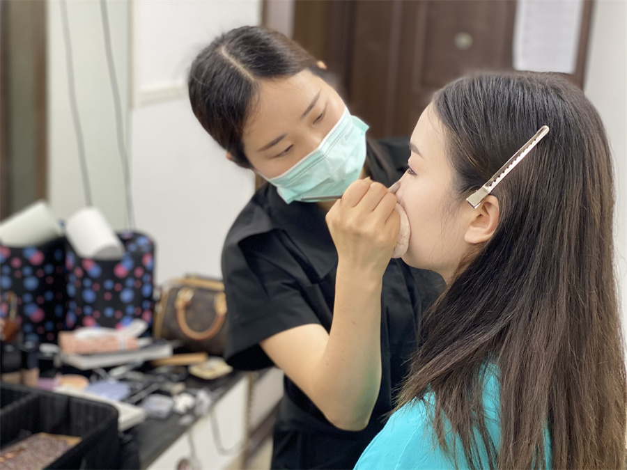 南宁美妆培训学校前10排名一览汇总,美甲培训十大排名.jpg 南宁美妆培训学校前10排名一览汇总,美甲培训十大排名.jpg