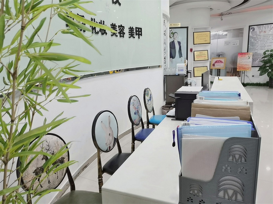 重庆实力强的化妆师培训机构人气排名推荐-重庆峰翎职业培训学校