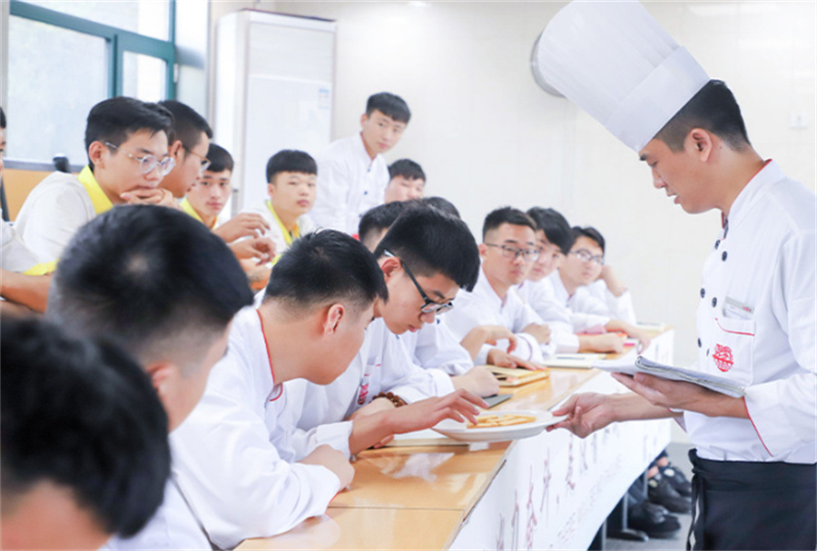 新东方烹饪厨师培训学校金鼎大厨专业课程及价格一览 新东方烹饪厨师培训学校金鼎大厨专业课程及价格一览