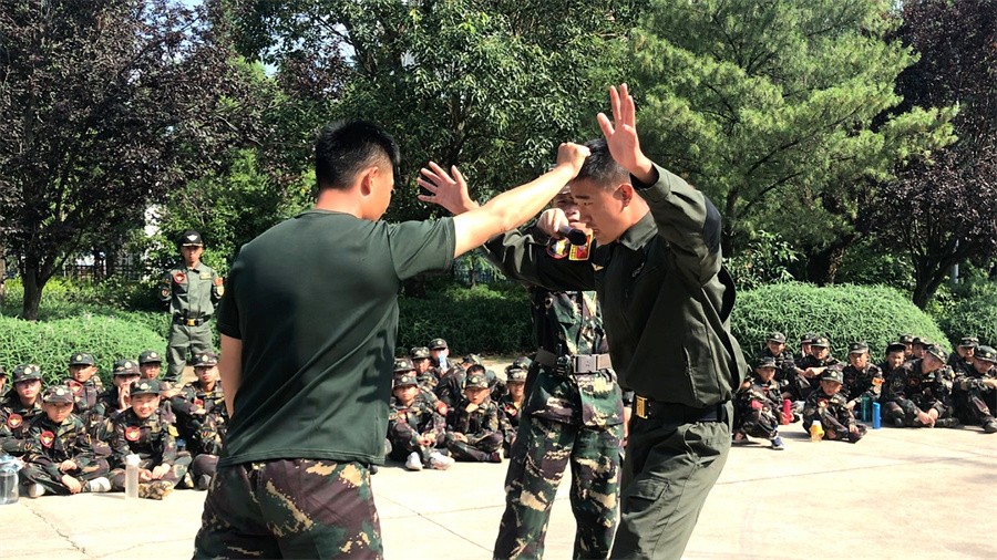 征服者封闭式军事夏令营.jpg