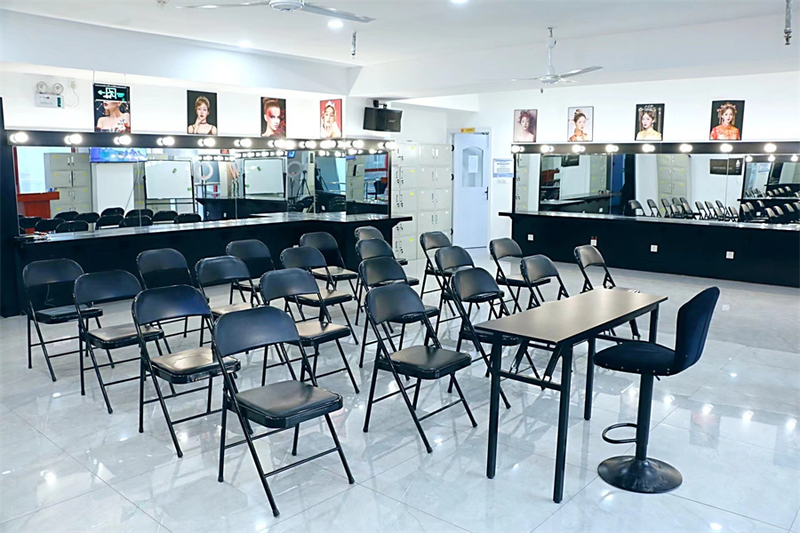 正规学化妆培训学校-形象设计培训中心-美甲美睫培训机构-韩式半永久纹绣培训-重庆美容培训学校.jpg 正规学化妆培训学校-形象设计培训中心-美甲美睫培训机构-韩式半永久纹绣培训-重庆美容培训学校.jpg