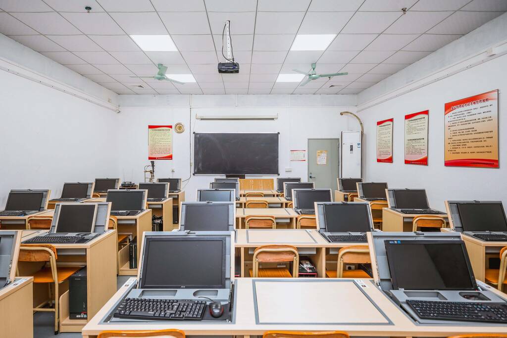 广州新概念眼镜视光职业培训学校