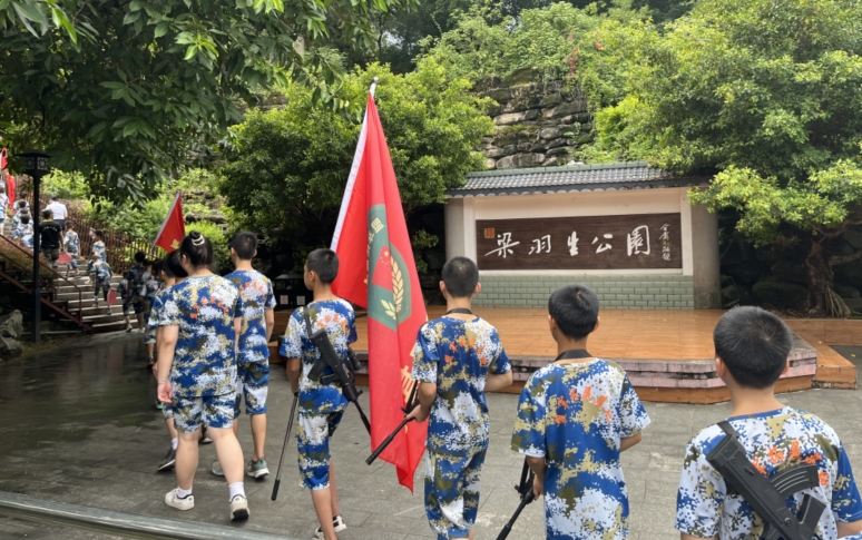 广西梧州暑期青少年军事夏令营开营中 广西梧州暑期青少年军事夏令营开营中