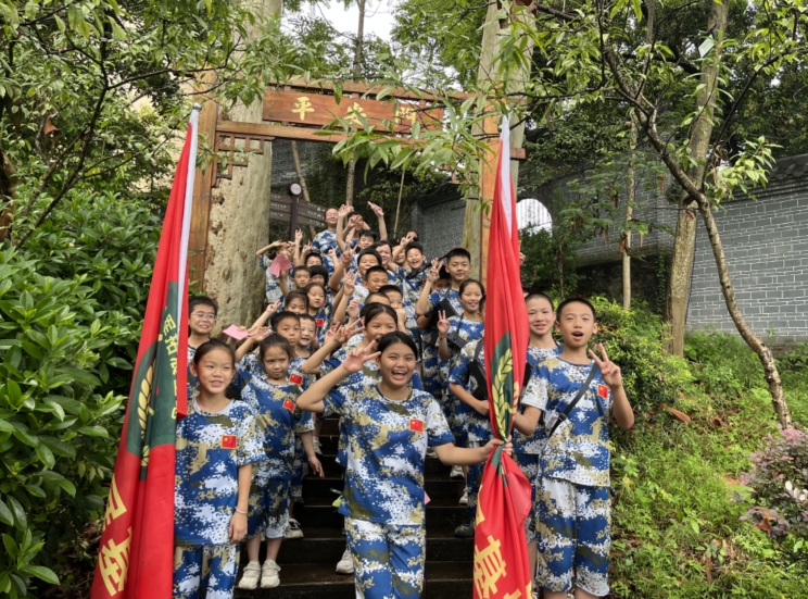 广西梧州青少年军事夏令营集训招生中的机构