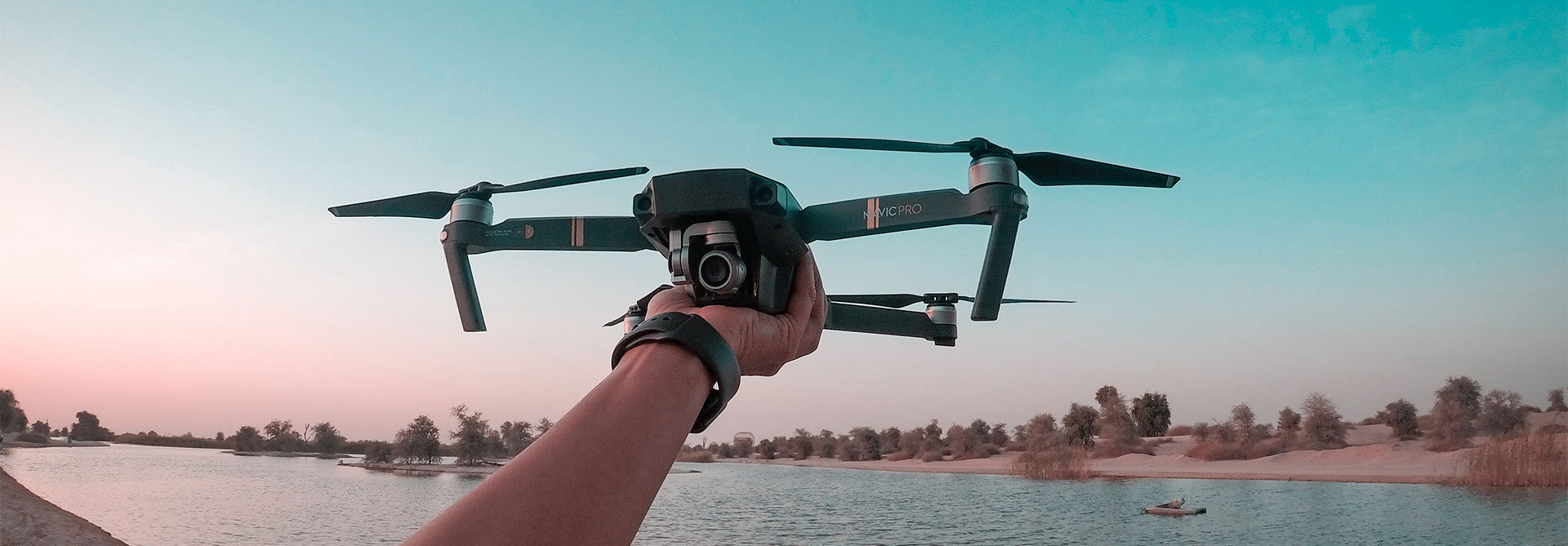 无人机培训机构，无人机操作技巧，无人机操作杆，无人机绕圈技巧