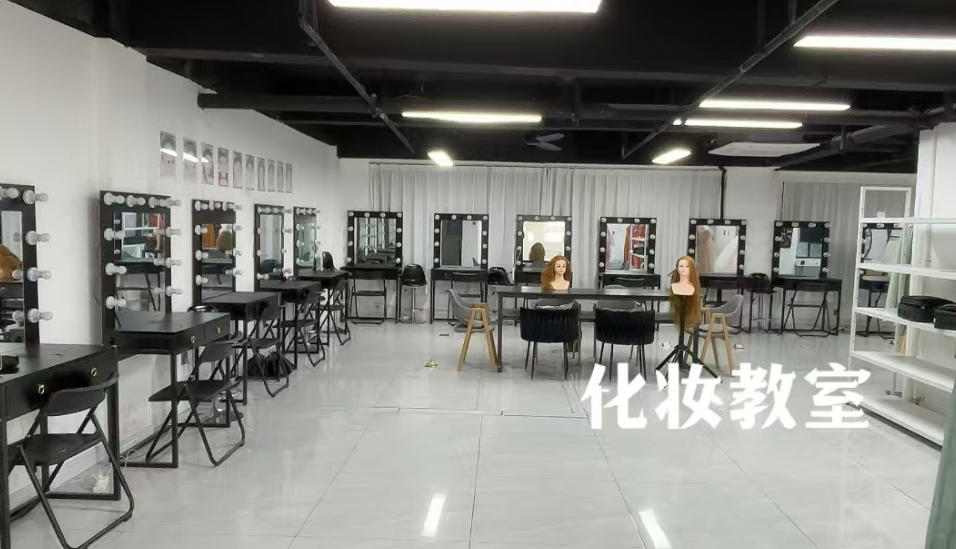 新娘化妆课程.jpg 新娘化妆课程.jpg