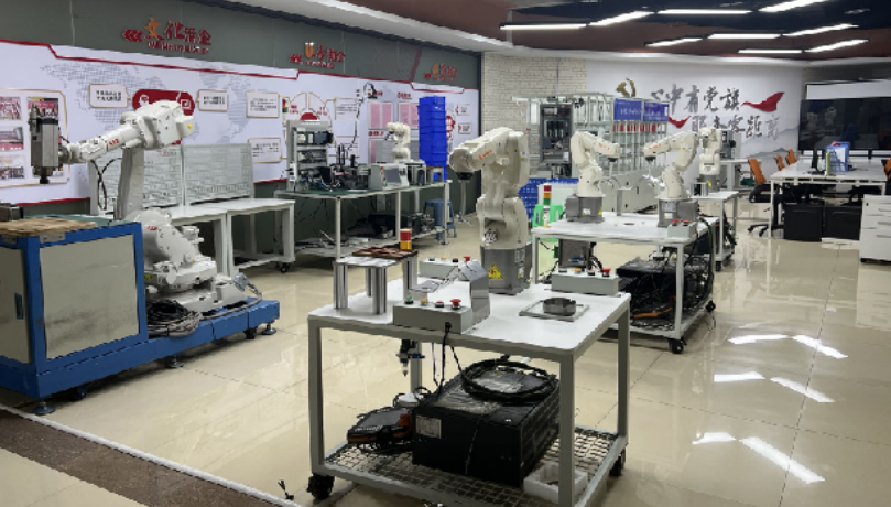 国内寄宿工业机器人培训学校