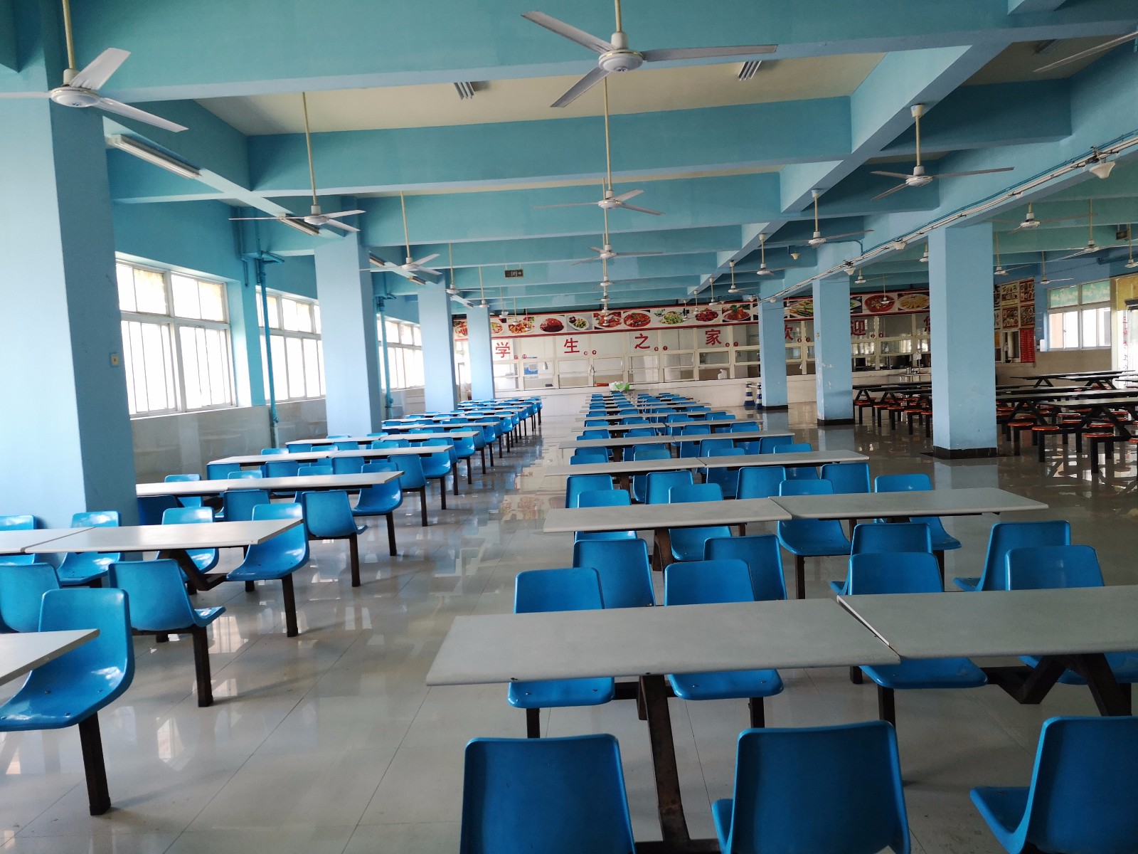 三联中复复读学校_食堂
