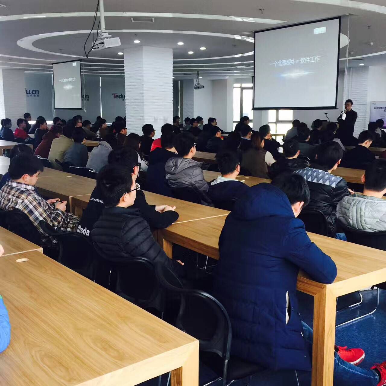 达内IT教育培训机构_达内学员上课