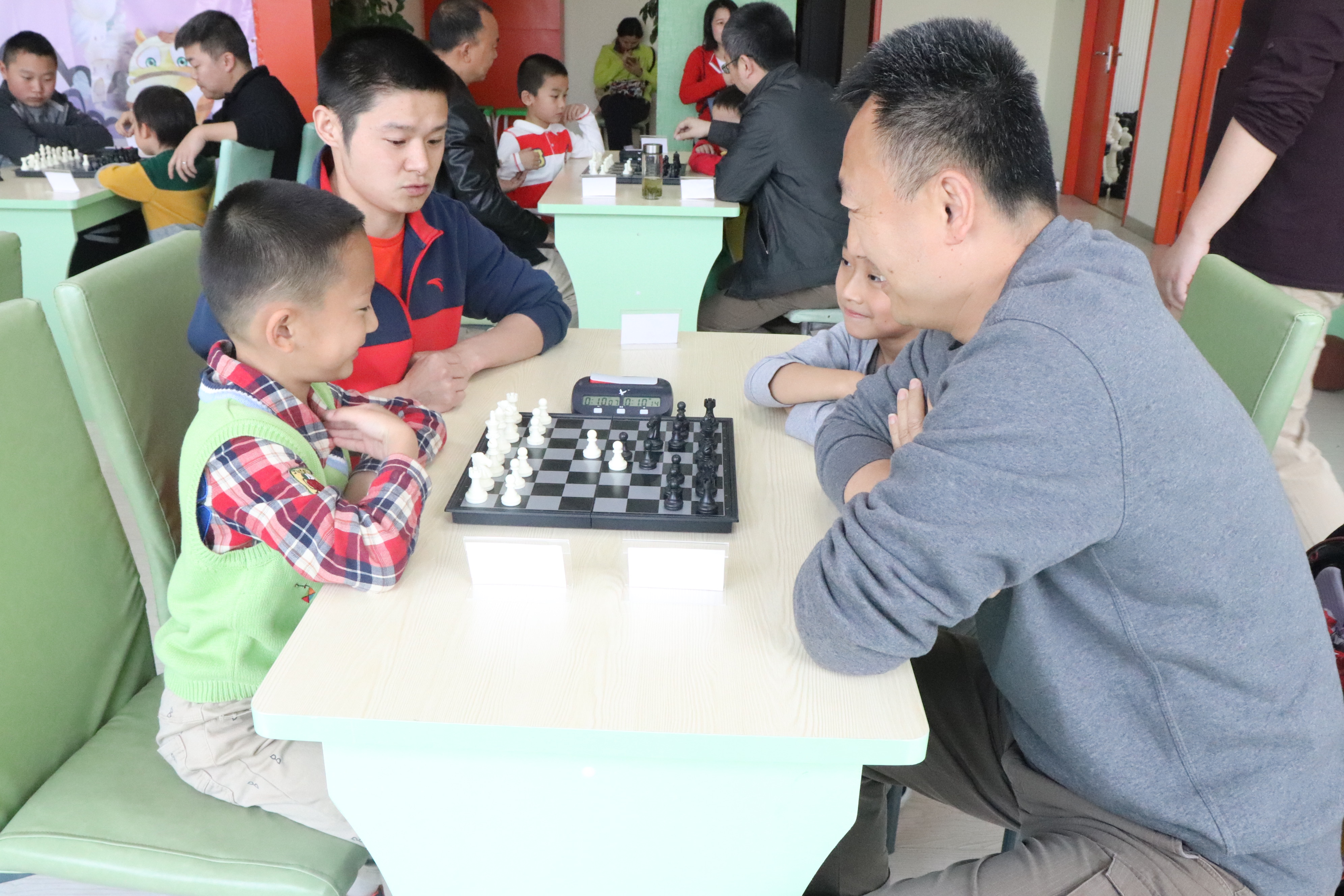 超玥国际象棋培训中心_名师指导孩子学习象棋