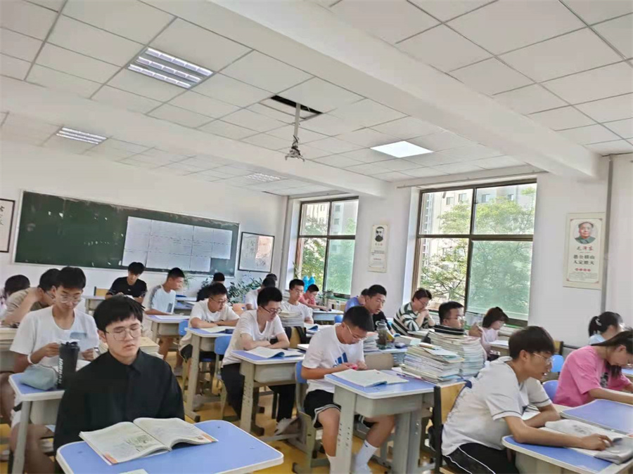 兰州博大学校_兰州博大学校学生上课