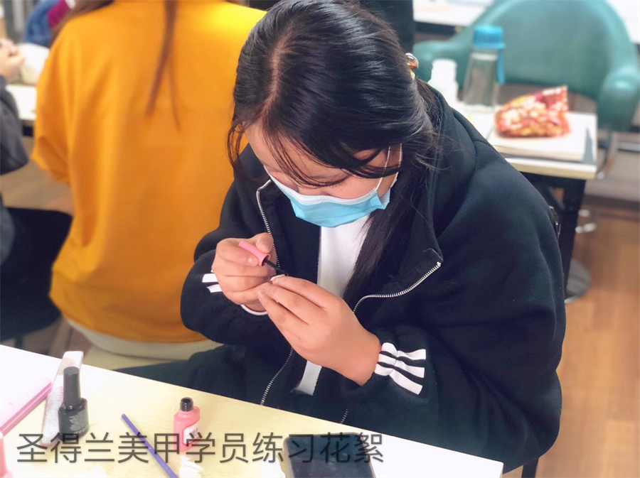 西安化妆培训学校_美甲培训实操课