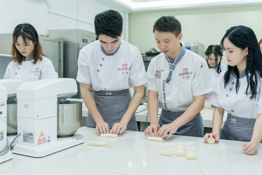 广州刘清西点培训学校_广州刘长清西点培训学校学员实操