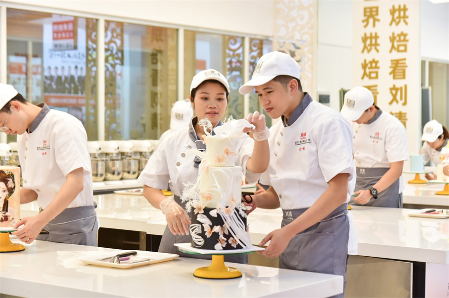 广州刘清西点培训学校_广州刘长清西点培训学校学员实操