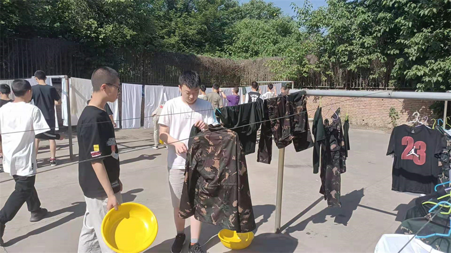 西安军事化青少年素质特训学校_整理内务