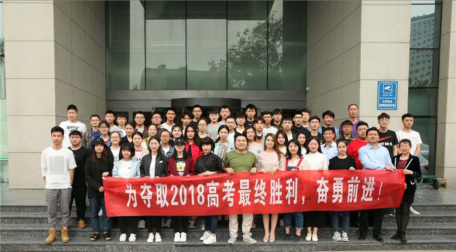 学霸教育_学生合照