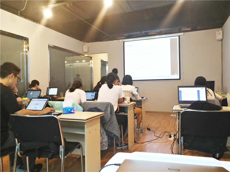 CDA数据科学研究院_上课现场