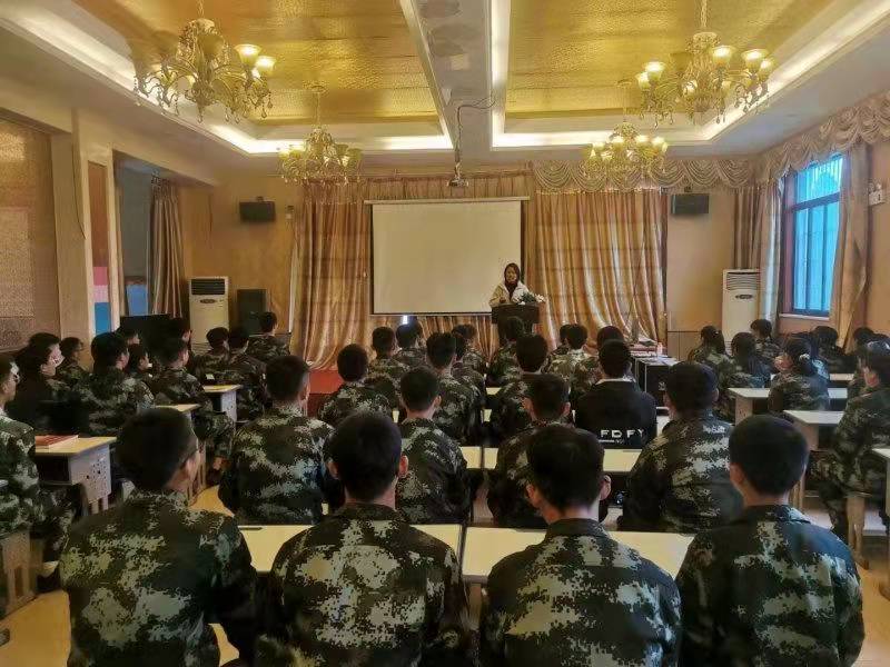 安徽厚德教育_上课现场