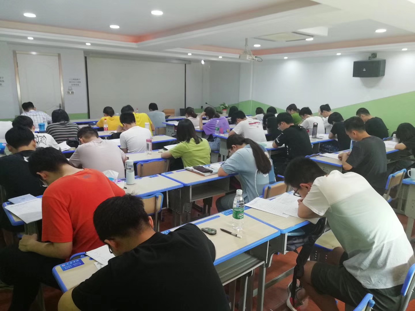 学信考研_考研全真模式考试现场