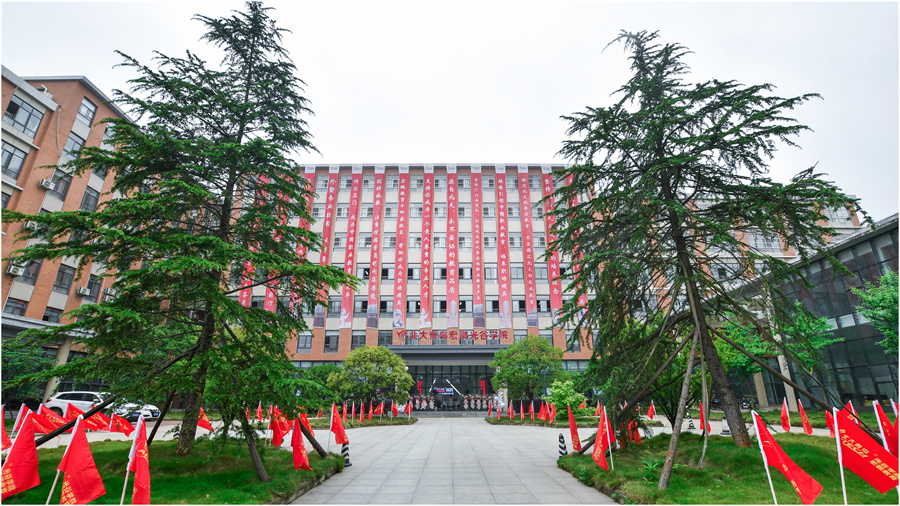 北大青鸟职业教育_光谷