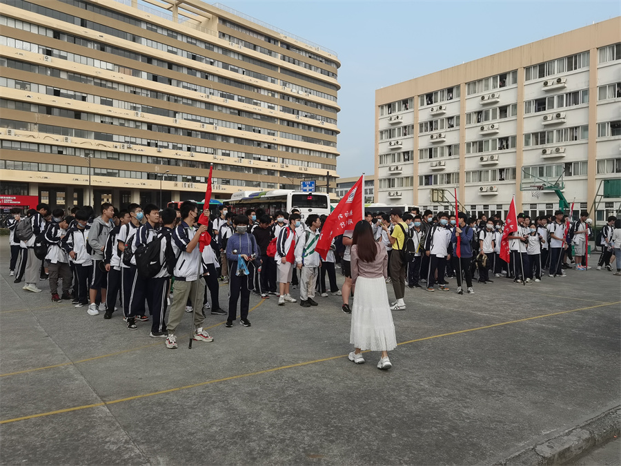 三联中复复读学校_教学环境