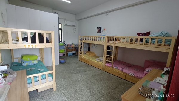 南京新华学校_新华学校学生寝室