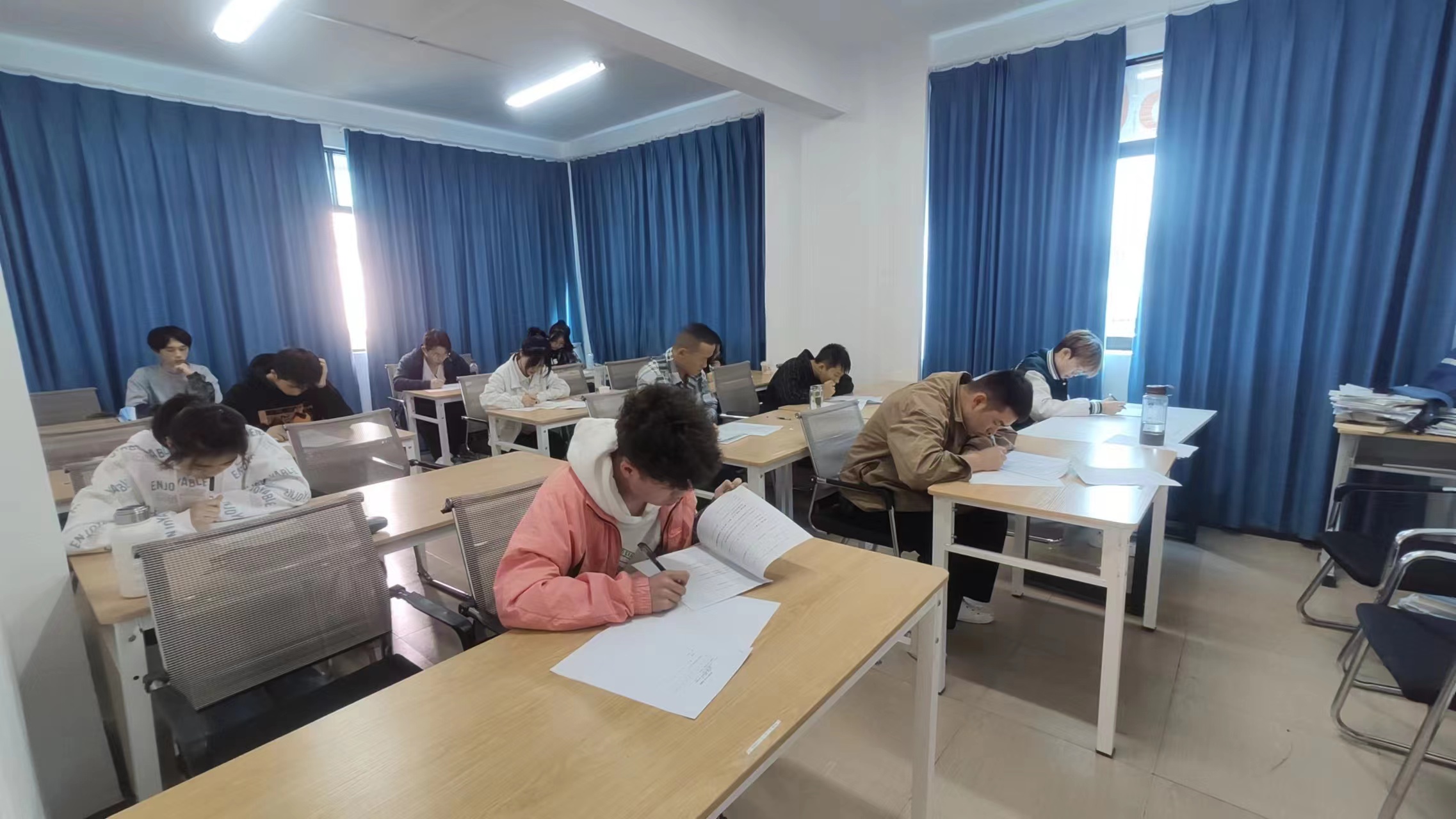 南图优品教育培训学校_学生教室