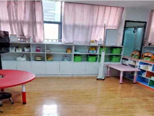 凡星儿童康复中心_训练教室