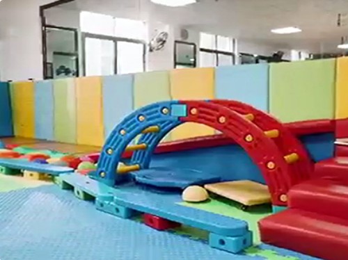 凡星儿童康复中心_感统训练室