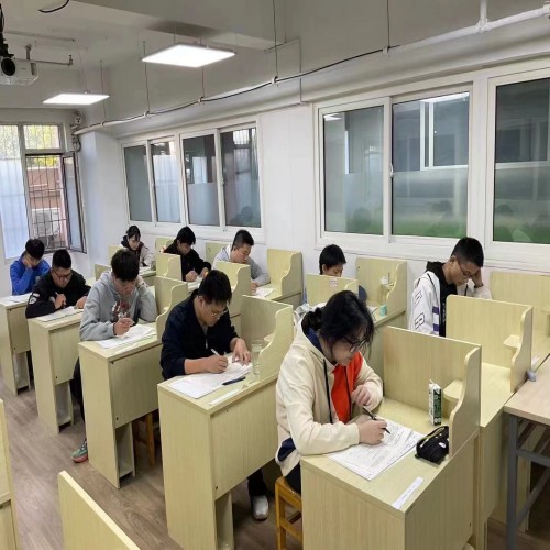 济南震华文化补习学校_上课场景