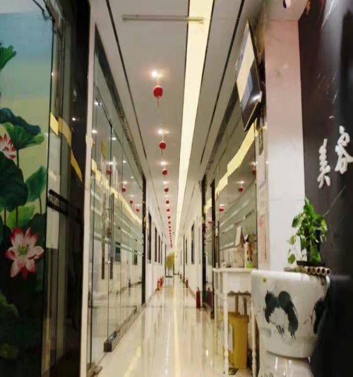 南京佰亿美容美发化妆职业技能培训学校_走廊环境