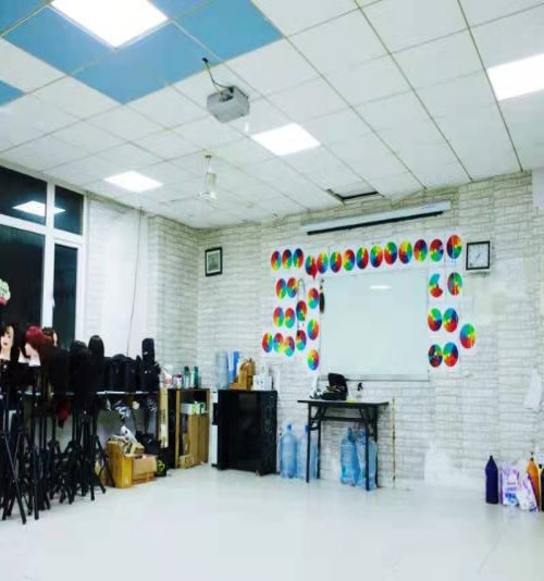 南京佰亿美容美发化妆职业技能培训学校_美发教室