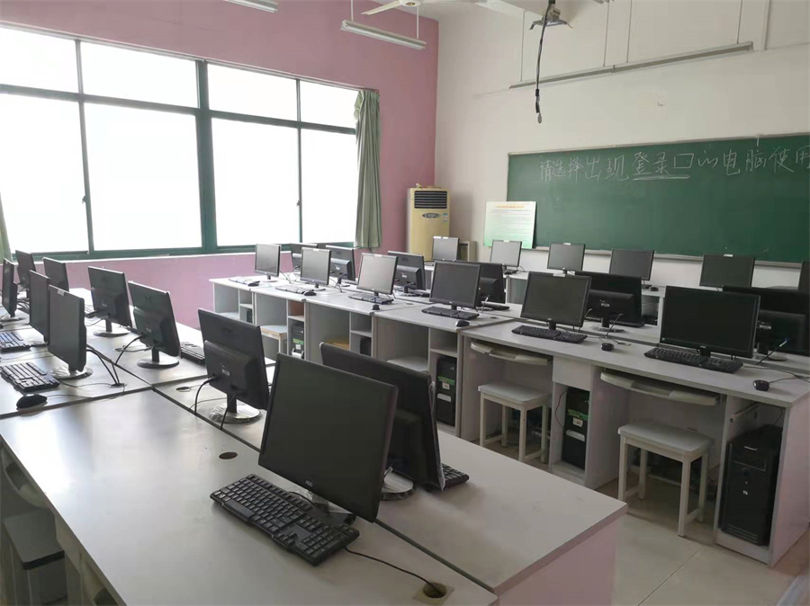杭州补习辅导培训学校_计算机房