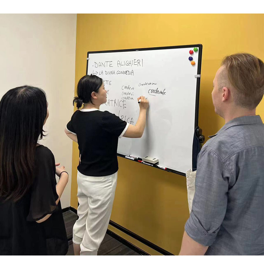 意语桥国际教育_教师授课