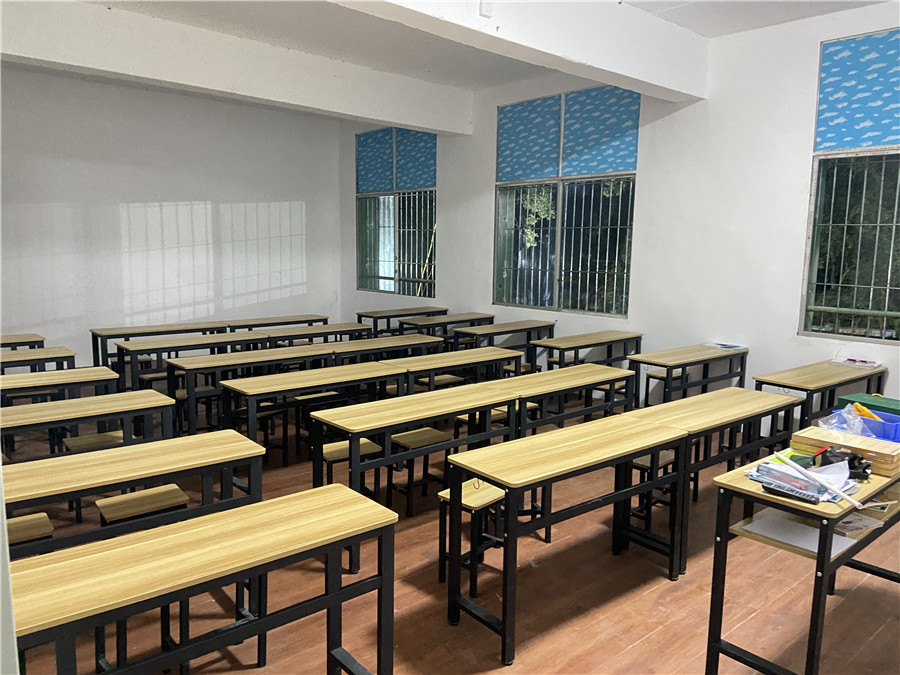 重庆猎鹰军事化素质教育_叛逆管教学校教室