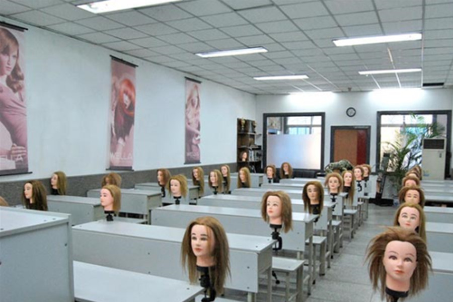 银川弘兴名人职业培训学校_美发教室