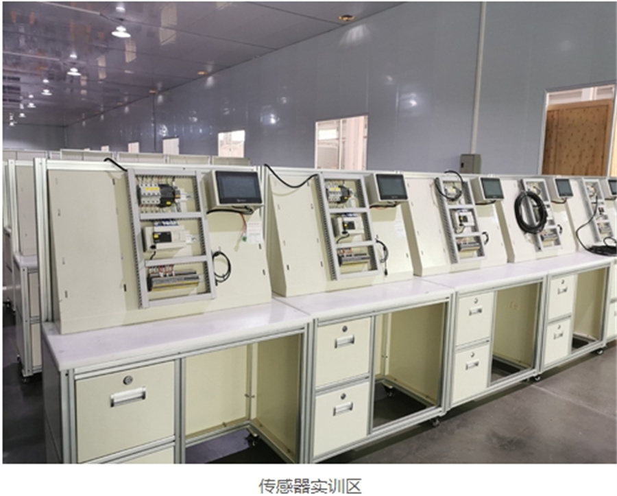 犀灵机器人培训机构_传感器实训区