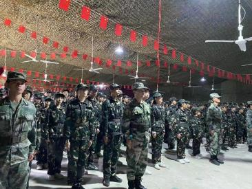 志赢成长过渡期青少年素质特训营_军训