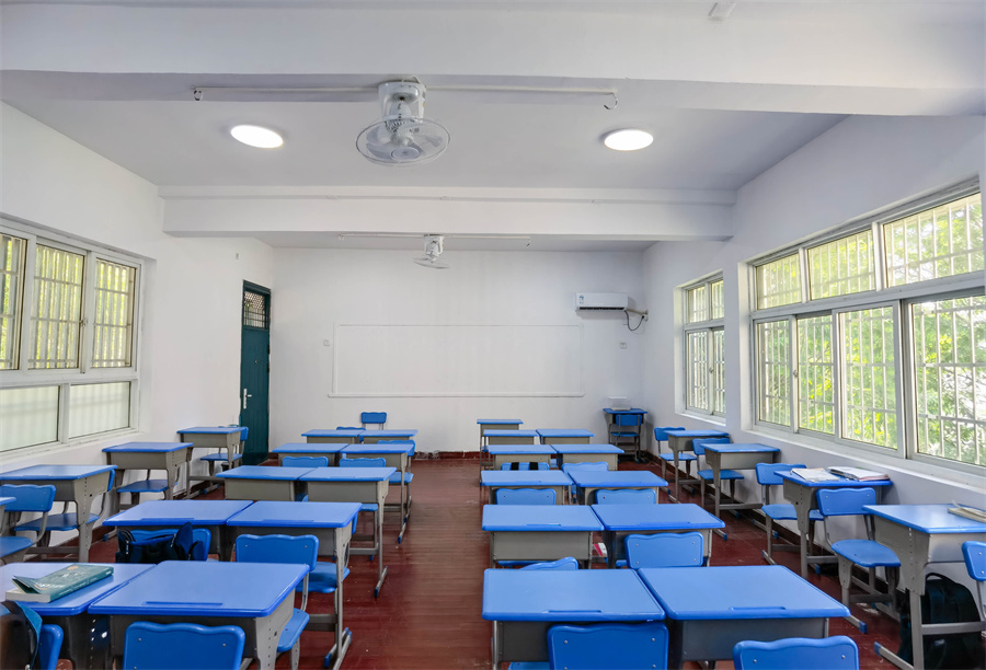 青少年素质教育_学习室