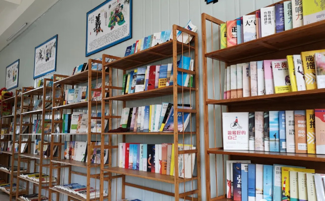 南宁兴华励志特训基地_图书室