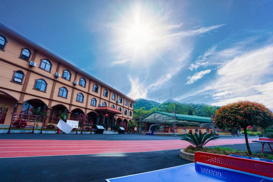 贵州立新培育基地_学校环境