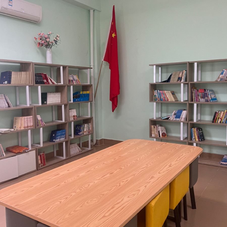广州新启航青少年特训营_图书室