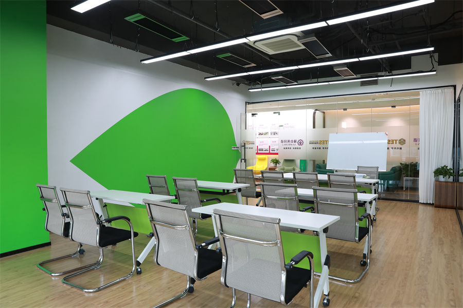 蒲公英外语学校_教室