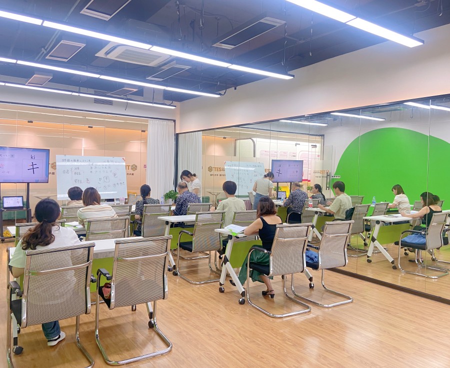 蒲公英外语学校_教室